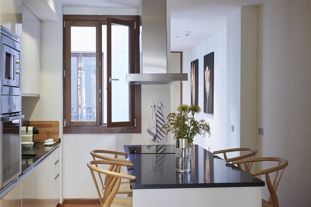 60 Balconies Design Apartment Madrid Bilik gambar